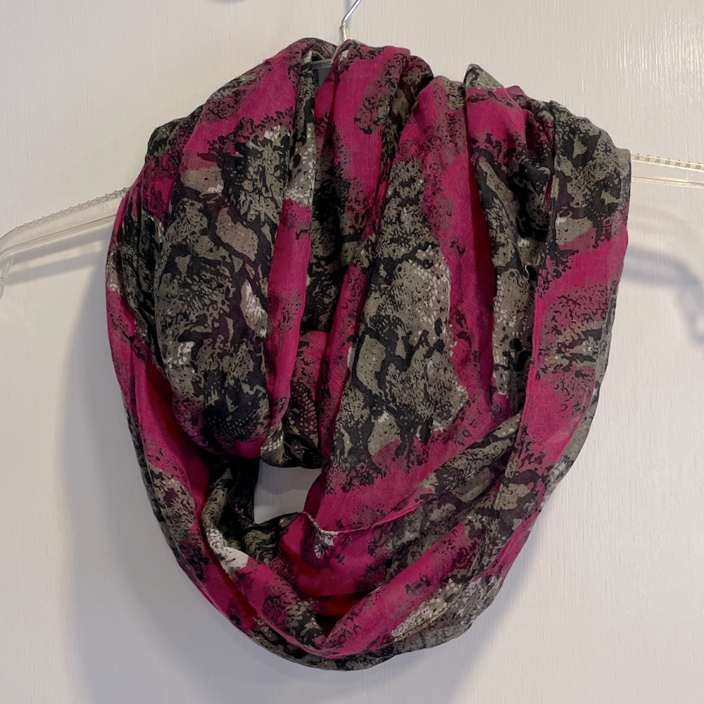 Infiniti scarf